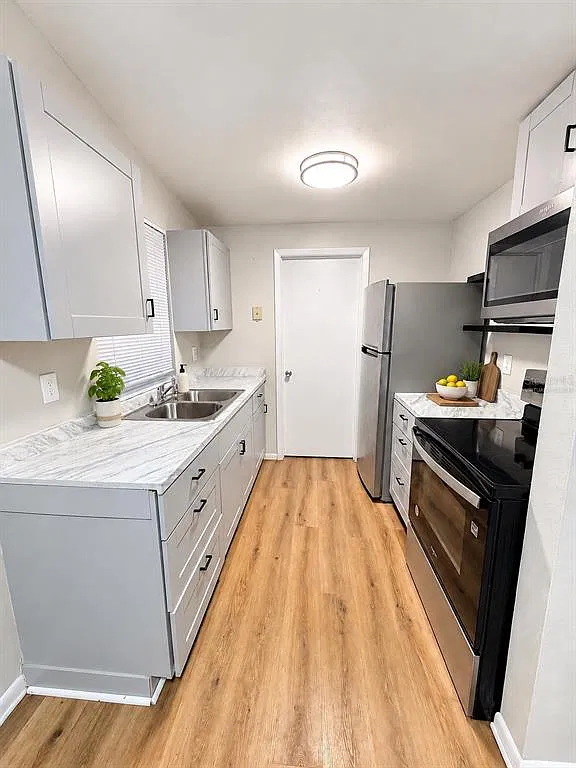 2 bed, 1.5 bath, 943 sqft, $1,600 — Photo 2