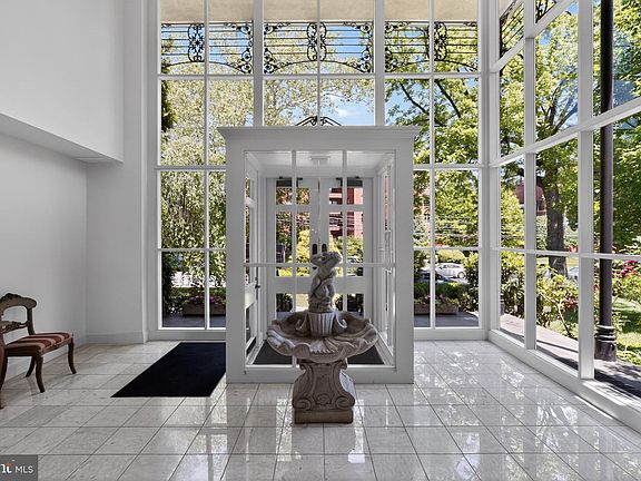 4th image of 264 Montgomery Ave #202