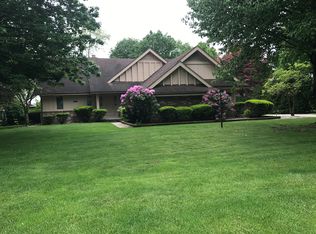 100 Eagle Point Dr, Rossford, OH 43460