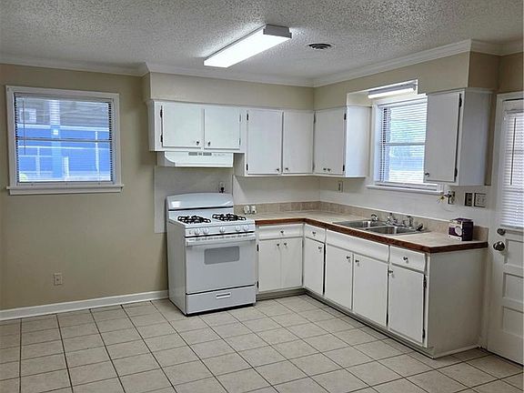 4th image of 719-721 Phlox Ave