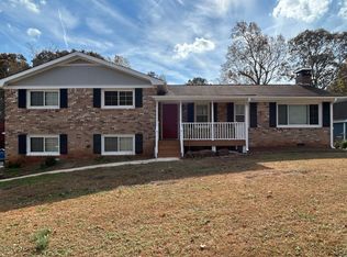 225 King Arthur Dr, Woodstock, GA 30189