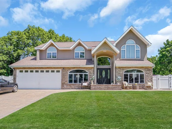 12 Barbera Road, Commack, NY 11725