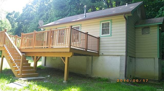1st image of 16 Woodcrest Dr