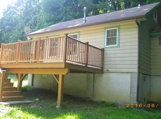 16 Woodcrest Dr, Middletown, NY 10940