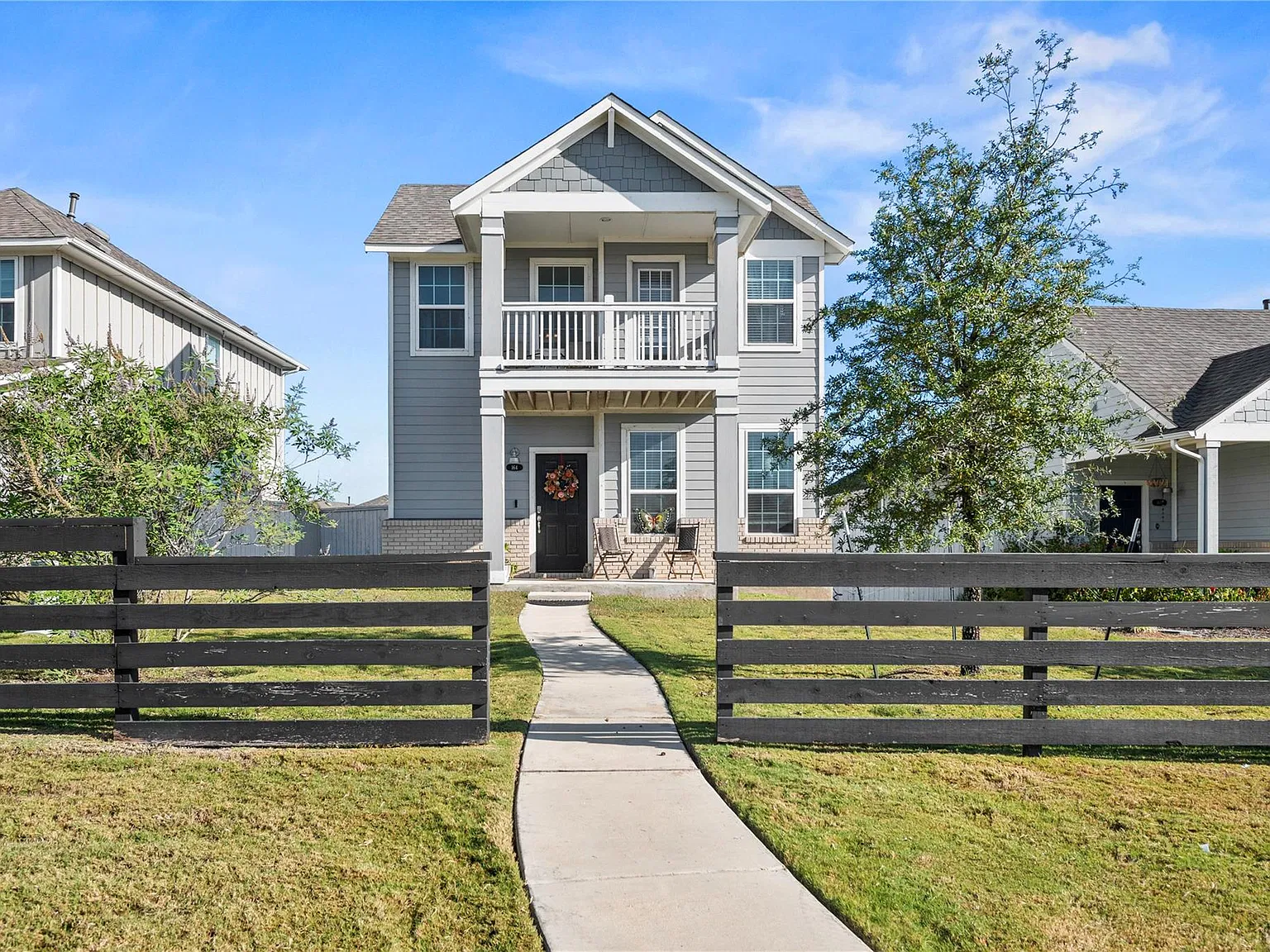 3 bed, 2.0 bath, 1558 sqft, $2,000 — Photo 2