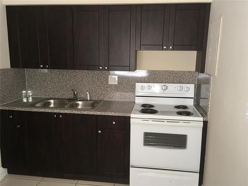 1st image of 989 NW 20th St