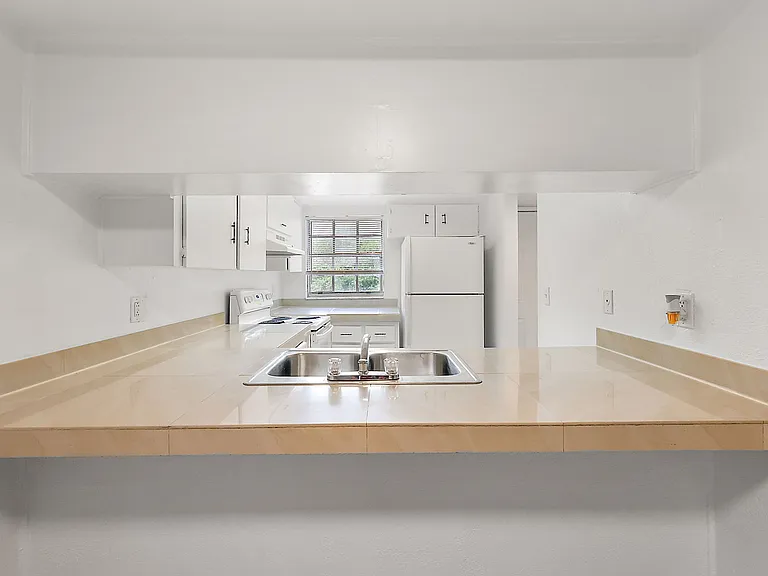 430 Euclid Ave #3 — Photo 15