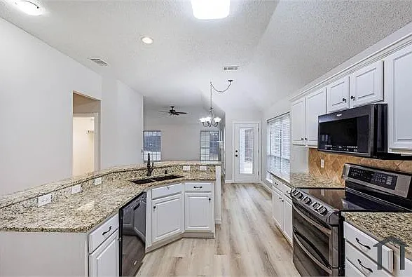 6 bed, 2070 sqft, $3,500 — Photo 3