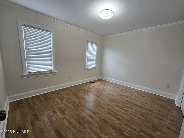 102 White Oak Dr — Photo 16