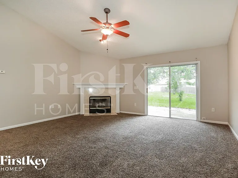 1220 Maclaren St — Photo 4