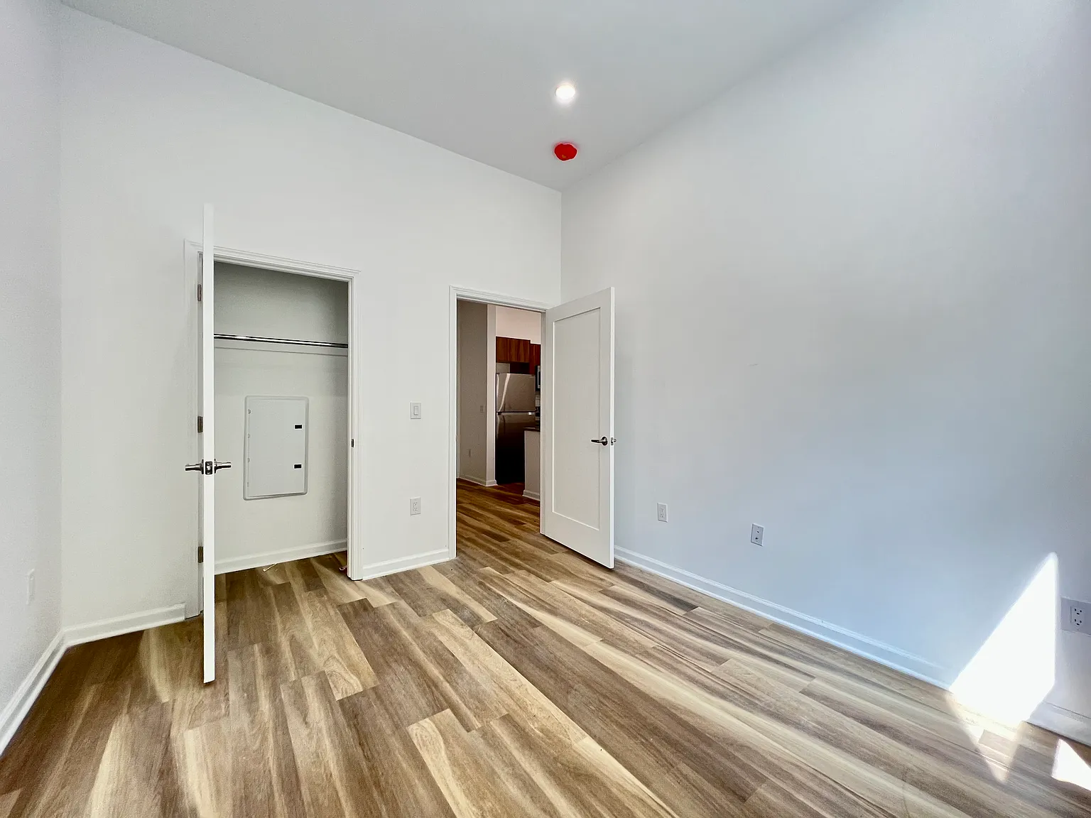 1 bed, 650 sqft, $2,100 — Photo 3