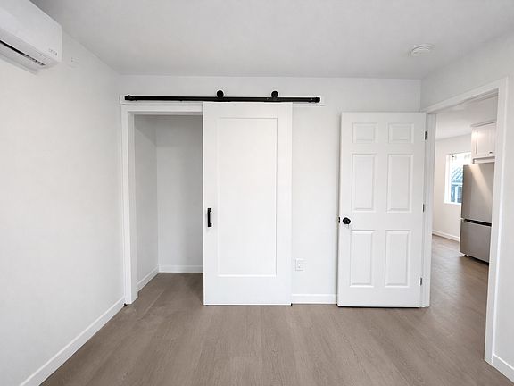 5th image of 6905 Noble Ave #2