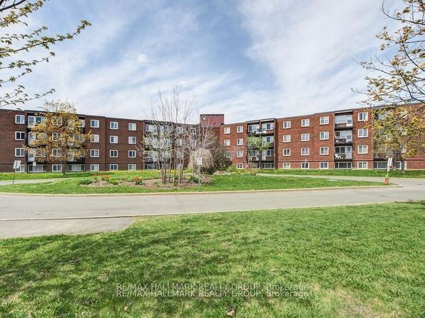 2041 Arrowsmith Dr #401C, Ottawa, ON K1J 7V7