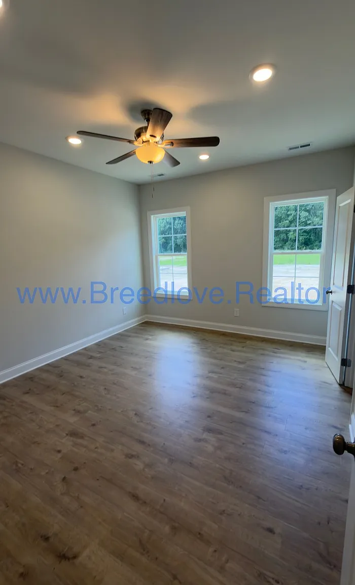 3 bed, 2.0 bath, 1370 sqft, $2,100 — Photo 4