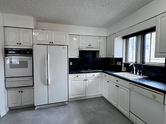 2nd image of 179 Eltingville Blvd Floor 2