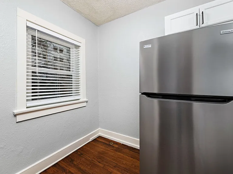 901 E Linwood Blvd — Photo 28
