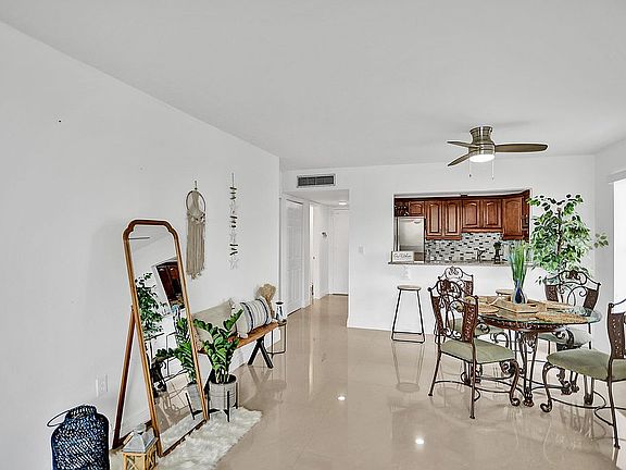 3rd image of 7118 Bonita Dr #4