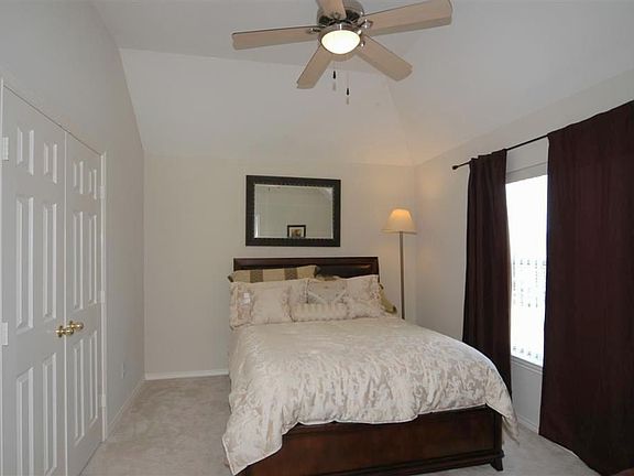 4th image of 402 Blossomwood Dr