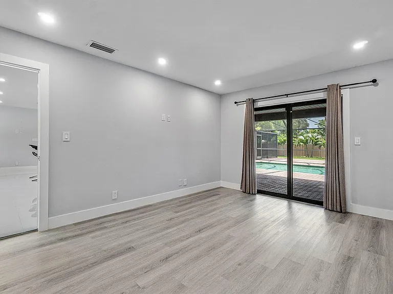 820 SW 16th St — Photo 20