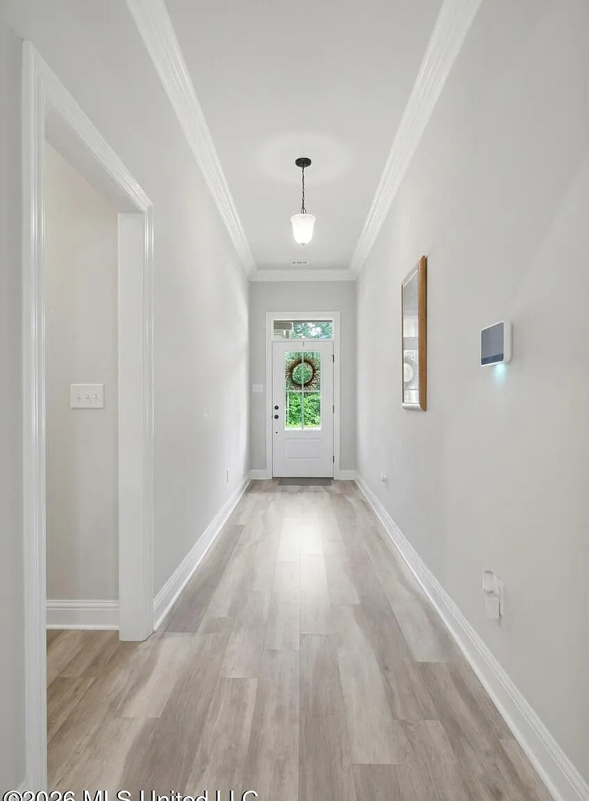 4 bed, 2.0 bath, 2486 sqft, $2,500 — Photo 2