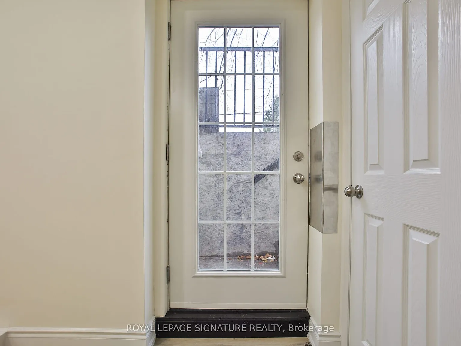 3 bed, $2,300 — Photo 4
