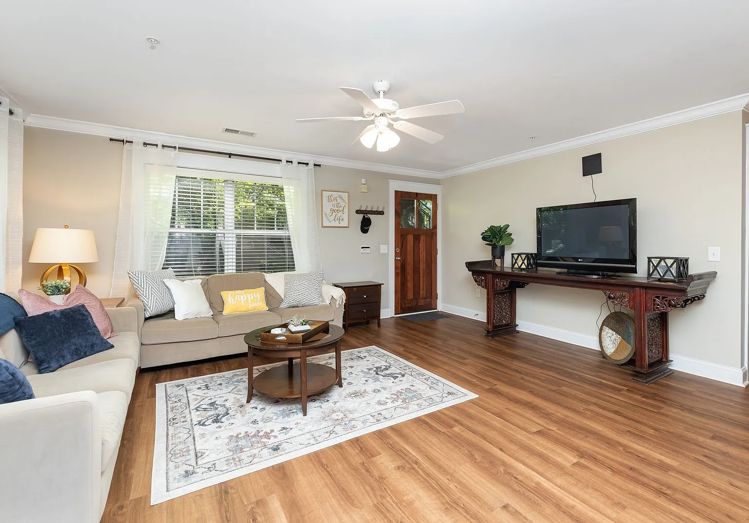 3 Bedroom Flat, End unit Apartment - Available at Woodlands with $500 deposit and 1 month free wi... — Photo 3