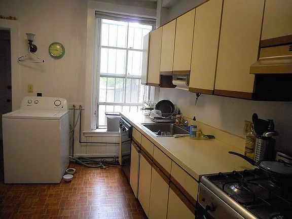 3rd image of 106 Strathmore Rd #1