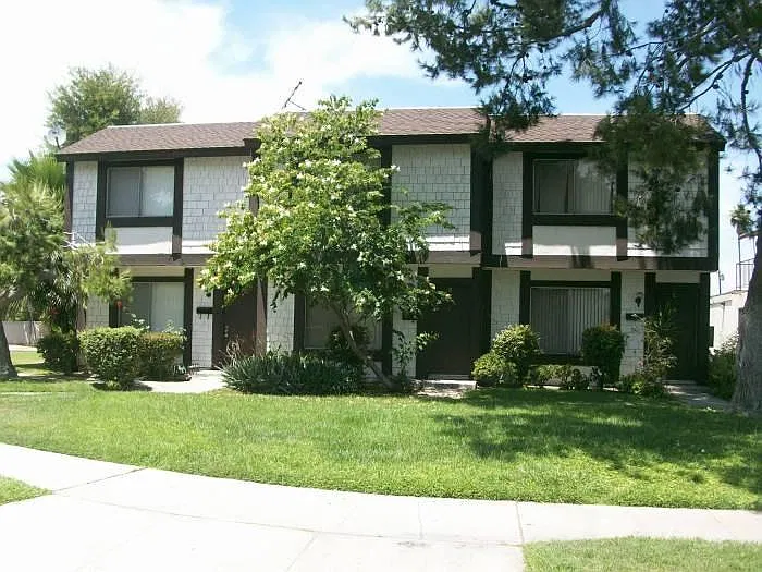 2505 E Park Lane — Photo 1