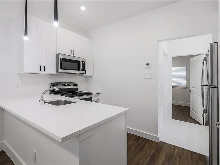908 Poplar St #105 — Photo 1