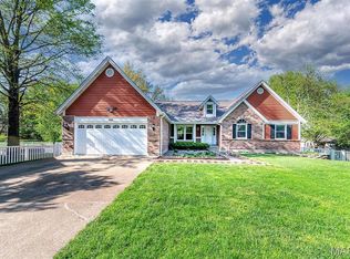 709 Redstart Dr, Ballwin, MO 63021