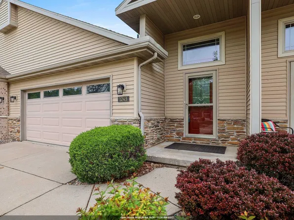 1243 Prairie Falcon Trl, Green Bay, WI 54313