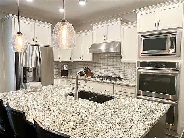 4 bed, 3.0 bath, 2777 sqft, $3,250 — Photo 3