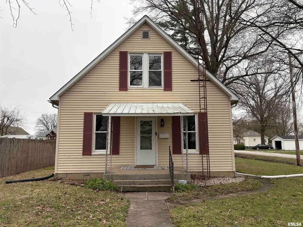 625 School St, Nokomis, IL 62075