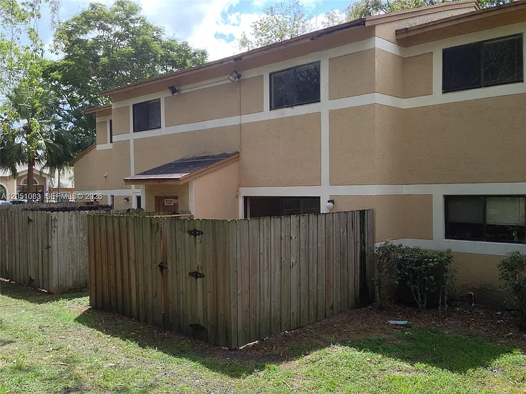 9441 Palm Cir N #0 — Photo 17