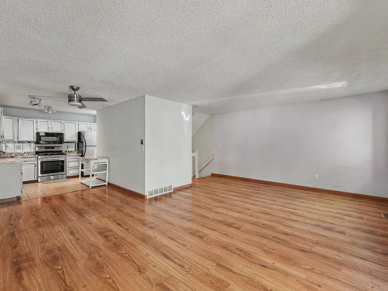 1511 Seneca Cir #131 — Photo 6