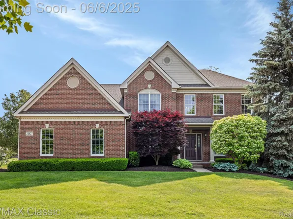 24827 Terra Del Mar Dr, Novi, MI 48374