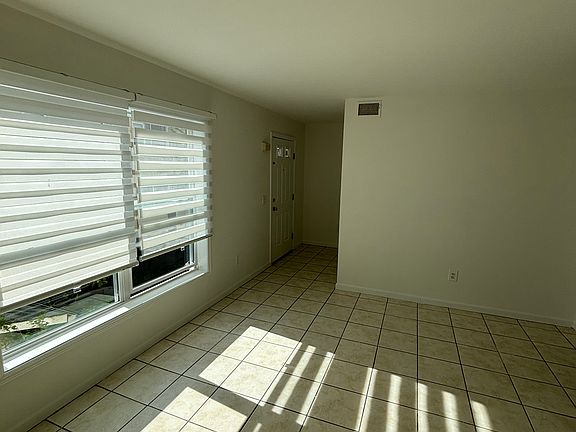 4th image of 235 Keen St #1R
