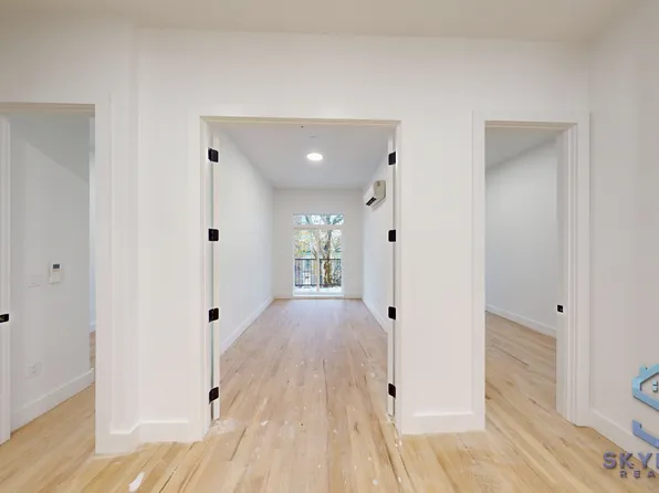 897 New York Avenue image 7 of 28