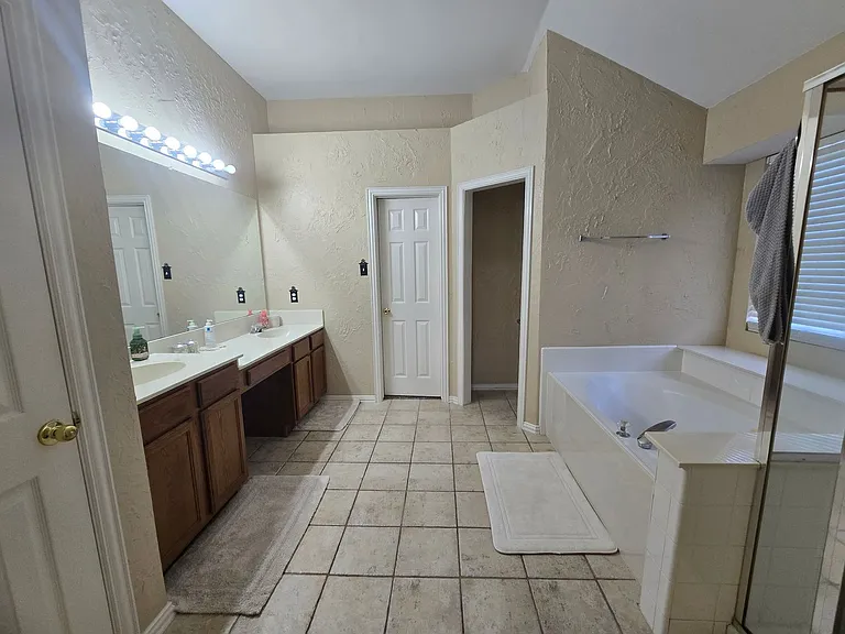 2816 Oakdale Dr — Photo 6