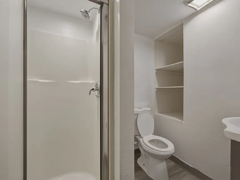 325 Ella St #6 — Photo 10