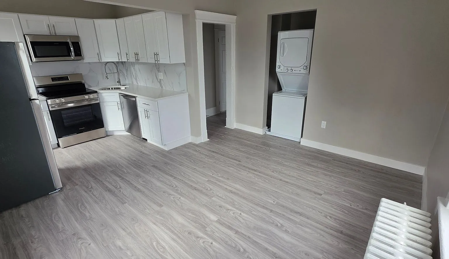 4 King Ave — Photo 1