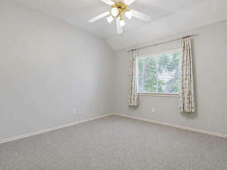 110 Falcon Creek Dr — Photo 7