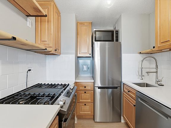 2nd image of 2030 N Adams St APT 1209