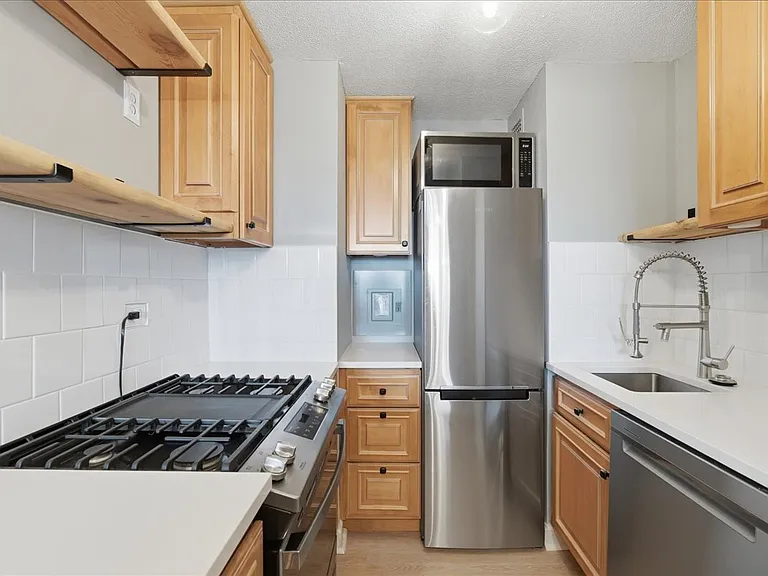 2030 N Adams St #1209 — Photo 2