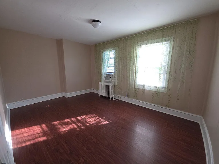 604 N Indiana Ave — Photo 26