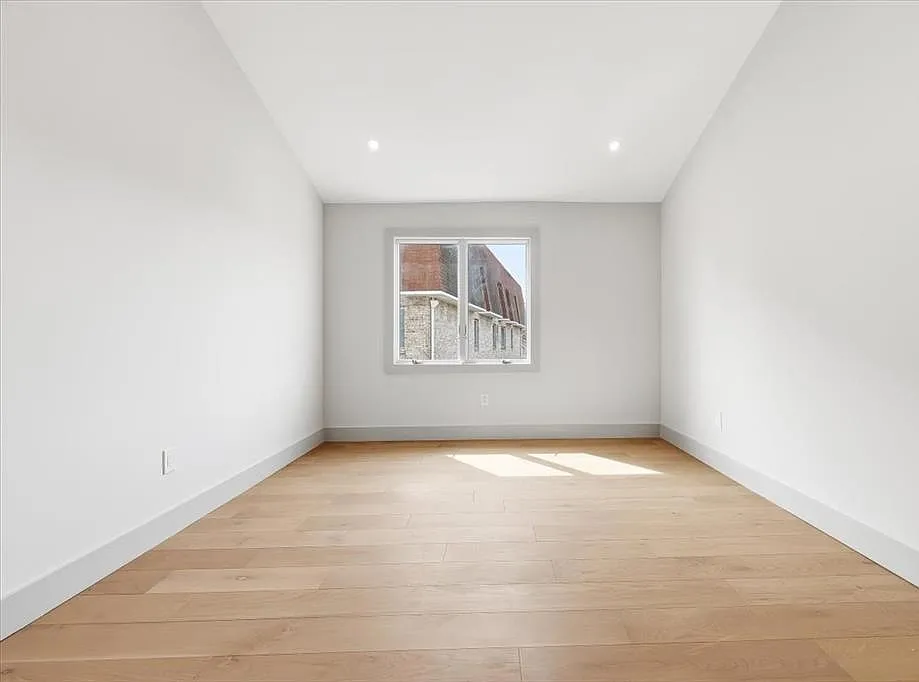3 bed, 1000 sqft, $3,000 — Photo 4