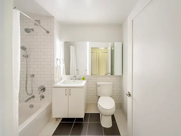 70 Pine St #811 — Photo 4