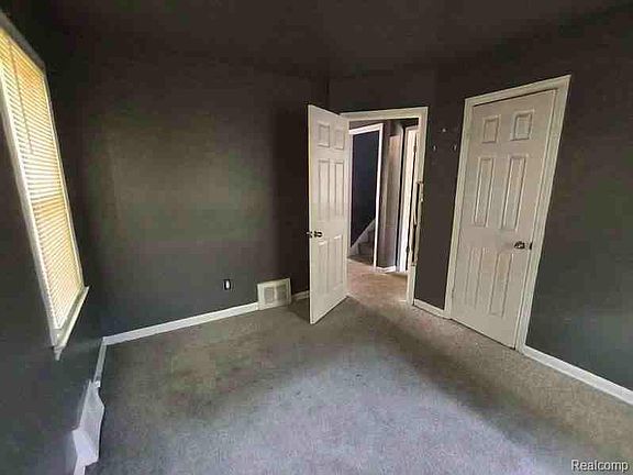 3rd image of 15431 Strathmoor St