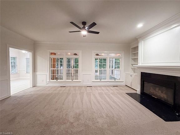 3rd image of 105 Ridgemere Ct