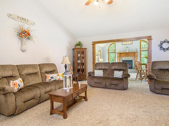5th image of 26601 May St